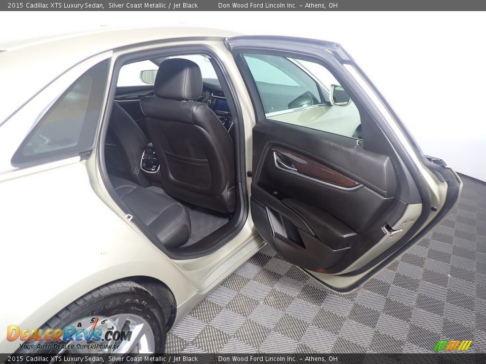 2015 Cadillac XTS Luxury Sedan Silver Coast Metallic / Jet Black Photo #35