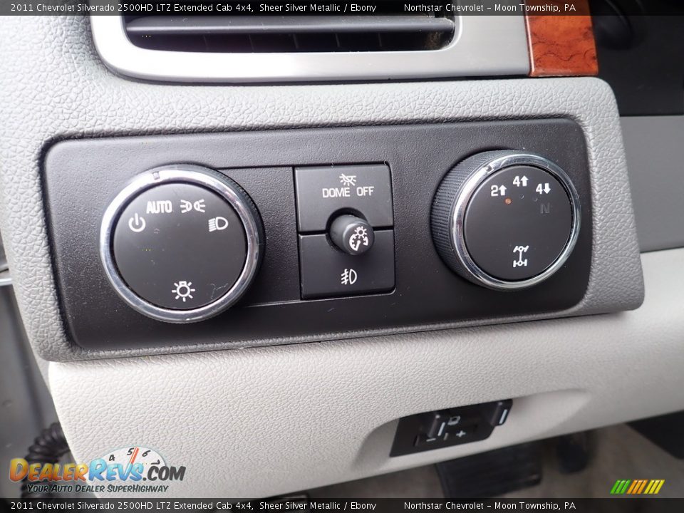 Controls of 2011 Chevrolet Silverado 2500HD LTZ Extended Cab 4x4 Photo #25