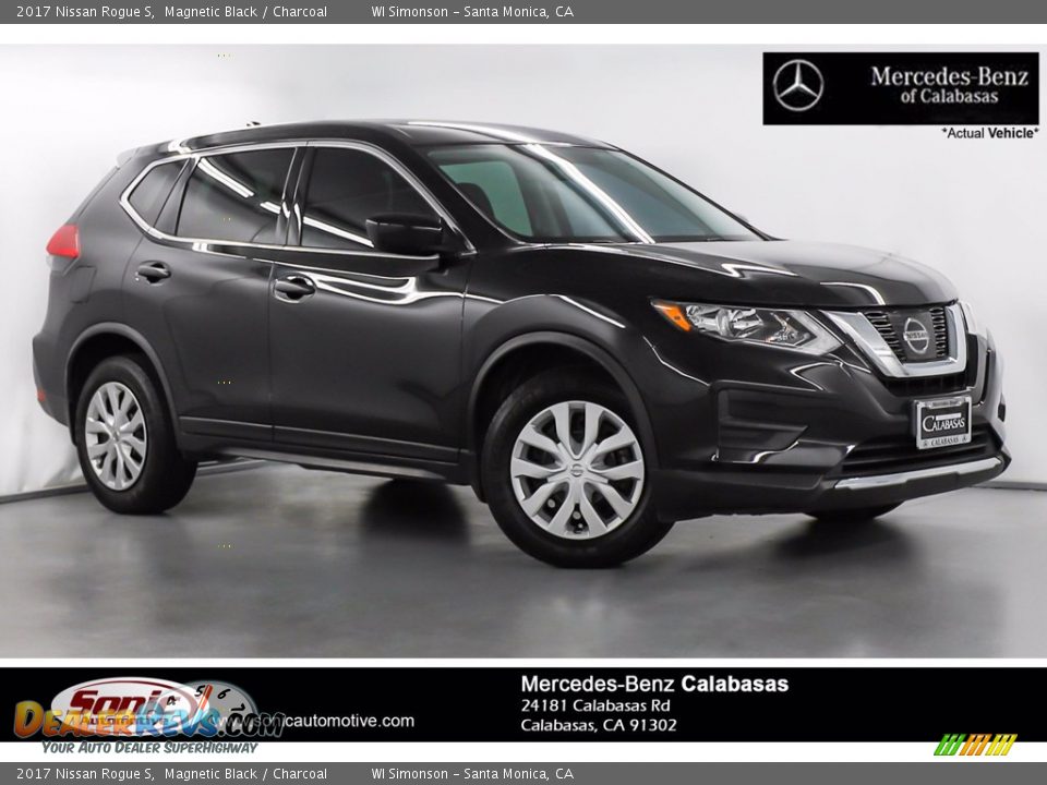 2017 Nissan Rogue S Magnetic Black / Charcoal Photo #1