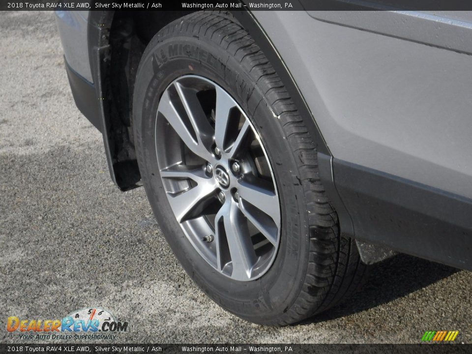 2018 Toyota RAV4 XLE AWD Silver Sky Metallic / Ash Photo #8