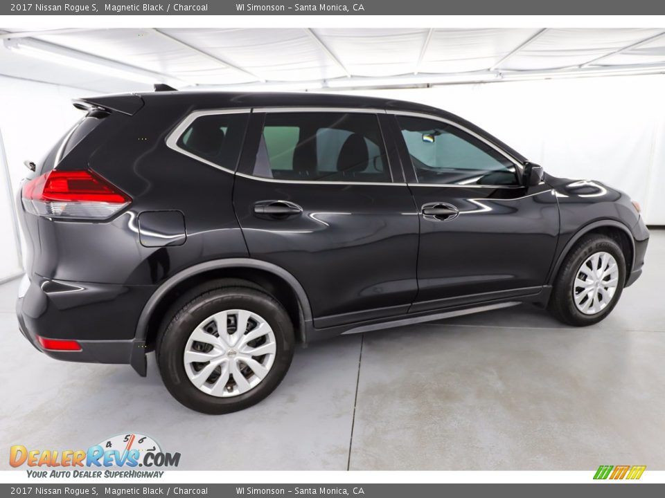 2017 Nissan Rogue S Magnetic Black / Charcoal Photo #5