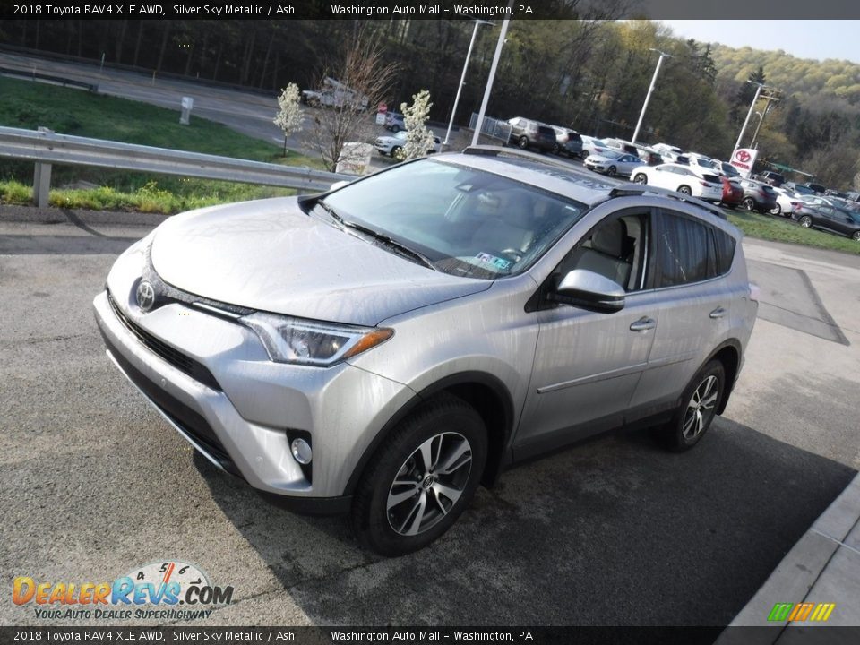 2018 Toyota RAV4 XLE AWD Silver Sky Metallic / Ash Photo #11