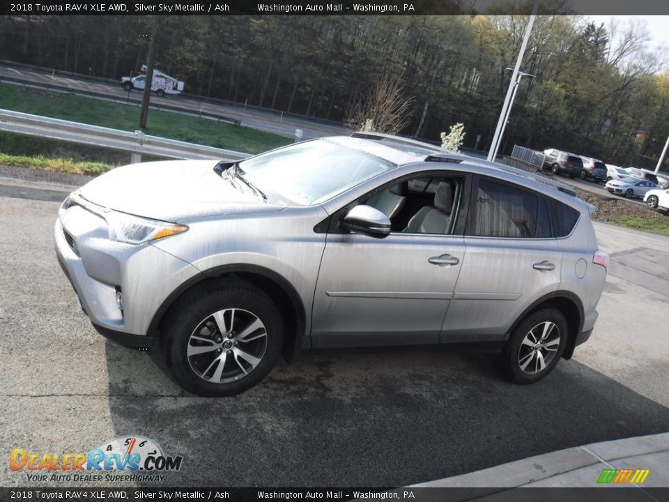 2018 Toyota RAV4 XLE AWD Silver Sky Metallic / Ash Photo #12