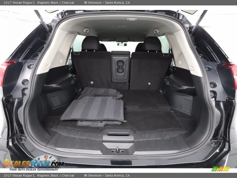 2017 Nissan Rogue S Trunk Photo #9