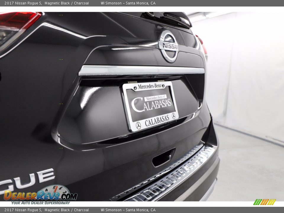 2017 Nissan Rogue S Magnetic Black / Charcoal Photo #11
