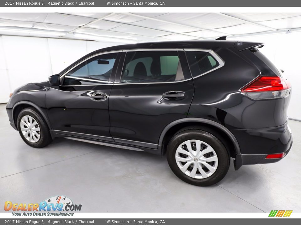 2017 Nissan Rogue S Magnetic Black / Charcoal Photo #12