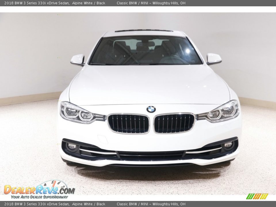 2018 BMW 3 Series 330i xDrive Sedan Alpine White / Black Photo #2