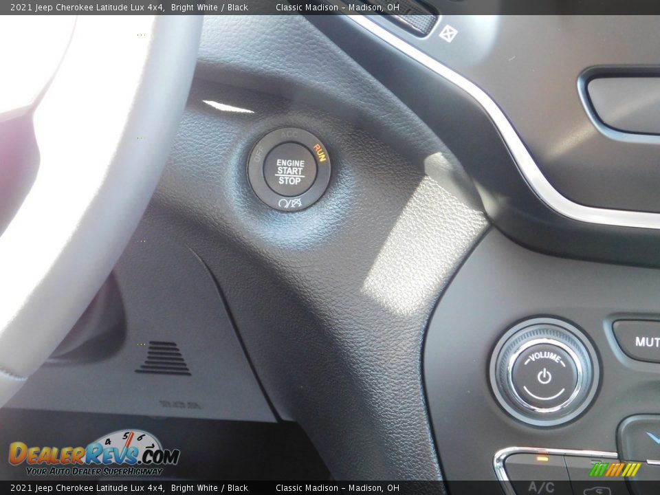 2021 Jeep Cherokee Latitude Lux 4x4 Bright White / Black Photo #7
