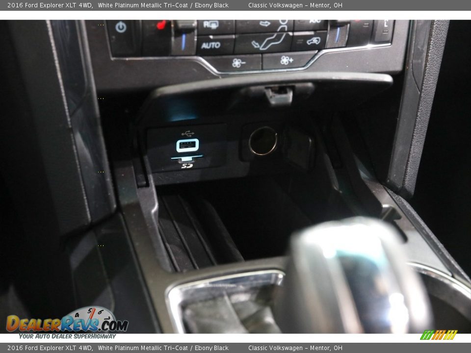 2016 Ford Explorer XLT 4WD White Platinum Metallic Tri-Coat / Ebony Black Photo #14