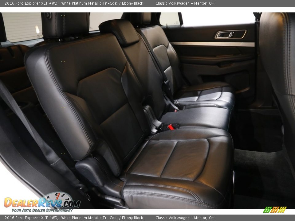2016 Ford Explorer XLT 4WD White Platinum Metallic Tri-Coat / Ebony Black Photo #16