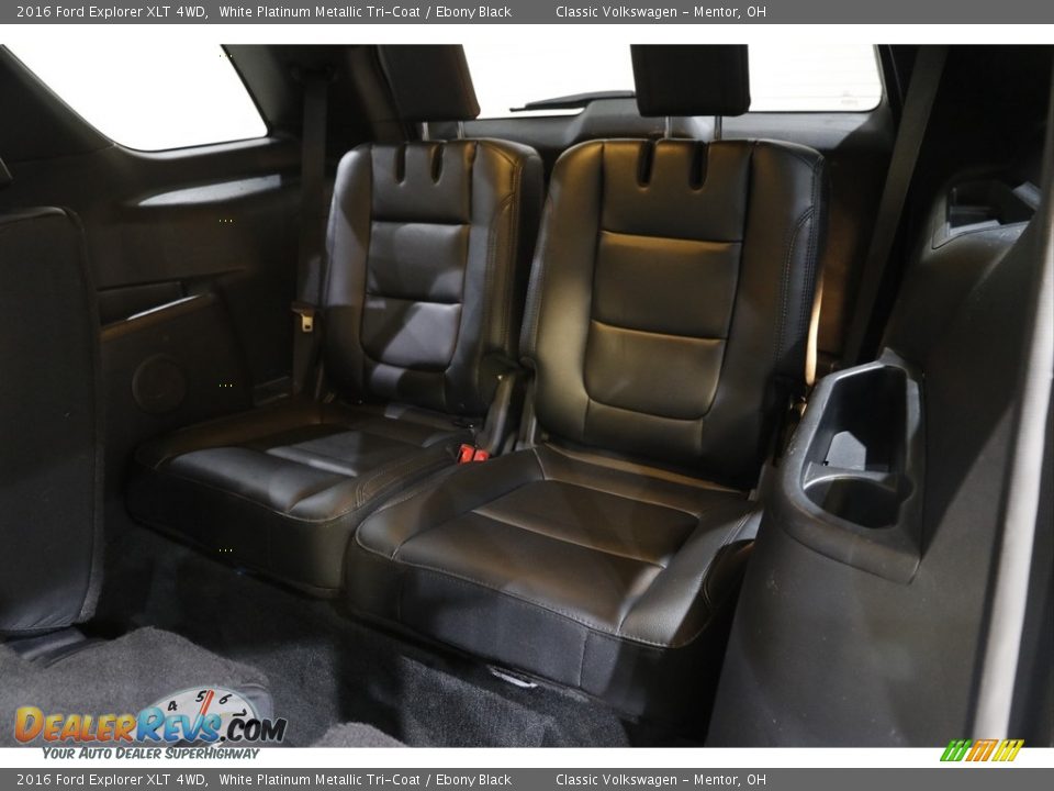 2016 Ford Explorer XLT 4WD White Platinum Metallic Tri-Coat / Ebony Black Photo #18