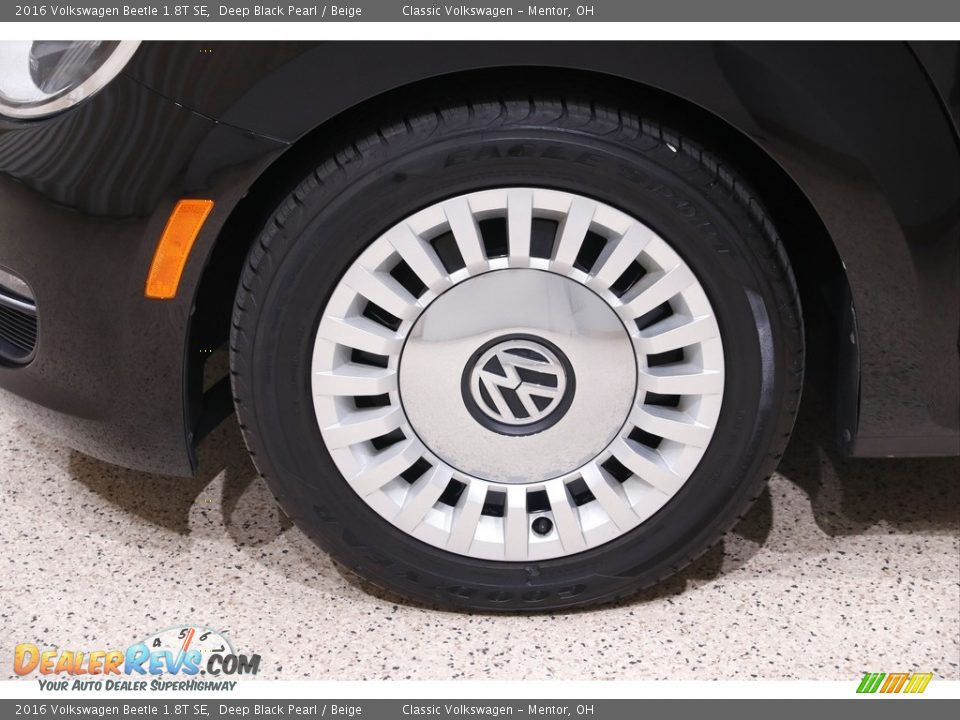 2016 Volkswagen Beetle 1.8T SE Deep Black Pearl / Beige Photo #19