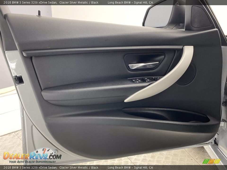 2018 BMW 3 Series 320i xDrive Sedan Glacier Silver Metallic / Black Photo #12