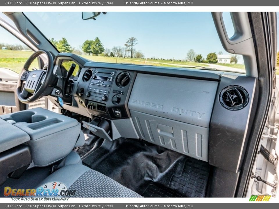 Dashboard of 2015 Ford F250 Super Duty XL Super Cab Photo #30