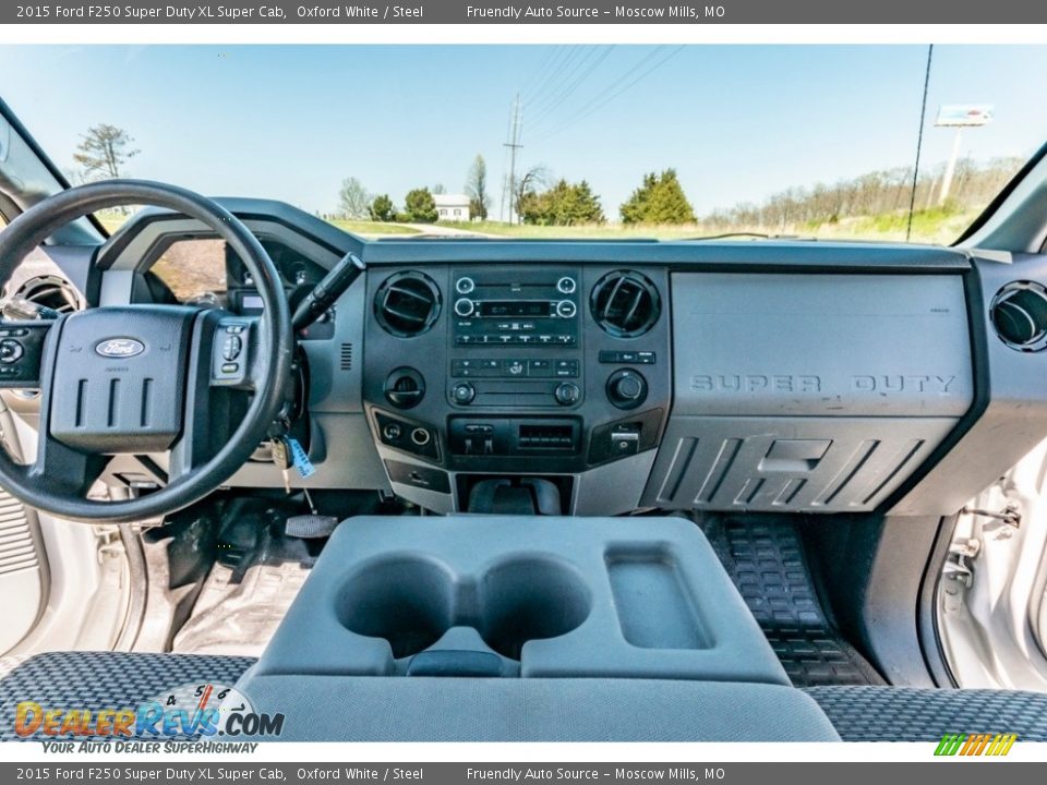 Dashboard of 2015 Ford F250 Super Duty XL Super Cab Photo #33