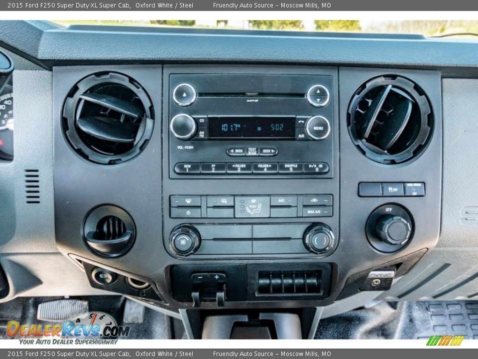 Controls of 2015 Ford F250 Super Duty XL Super Cab Photo #34