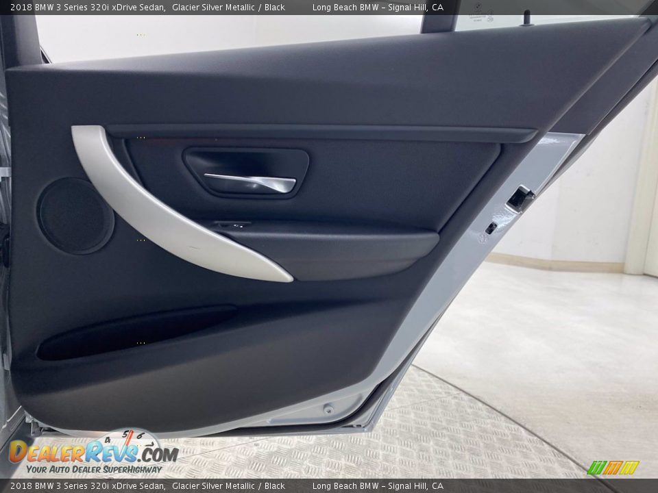 2018 BMW 3 Series 320i xDrive Sedan Glacier Silver Metallic / Black Photo #34