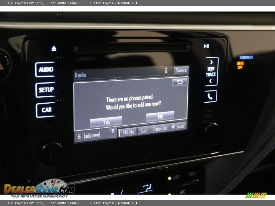 2018 Toyota Corolla SE Super White / Black Photo #11