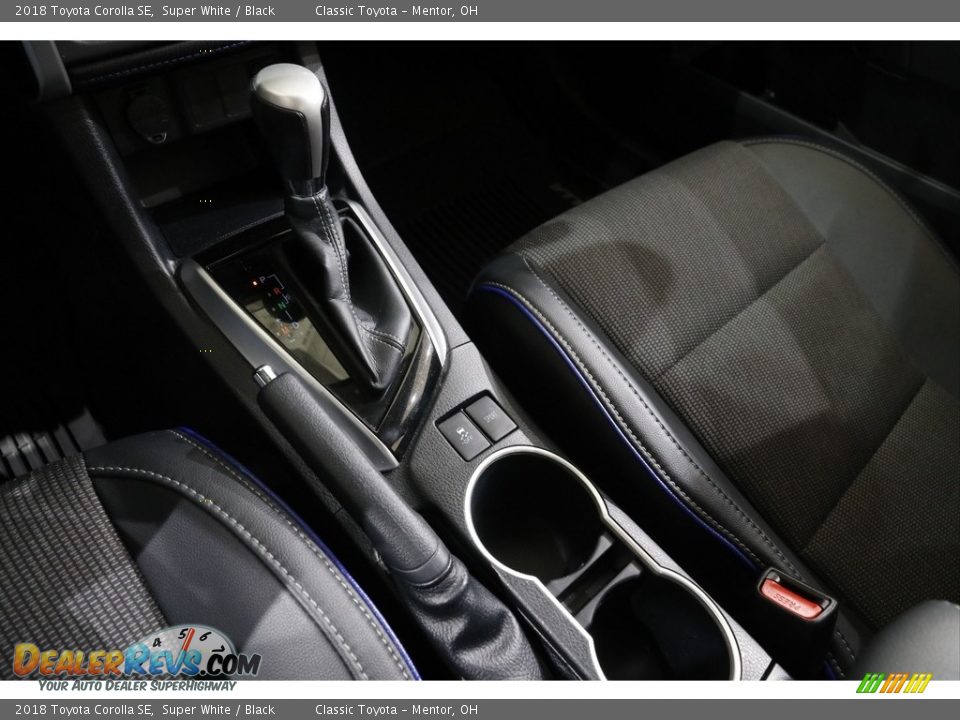 2018 Toyota Corolla SE Super White / Black Photo #12