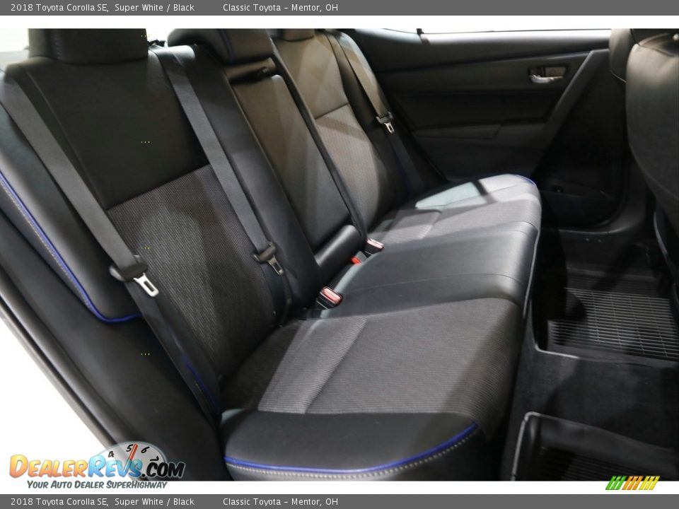 2018 Toyota Corolla SE Super White / Black Photo #14