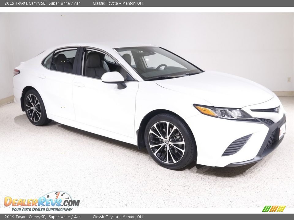 2019 Toyota Camry SE Super White / Ash Photo #1