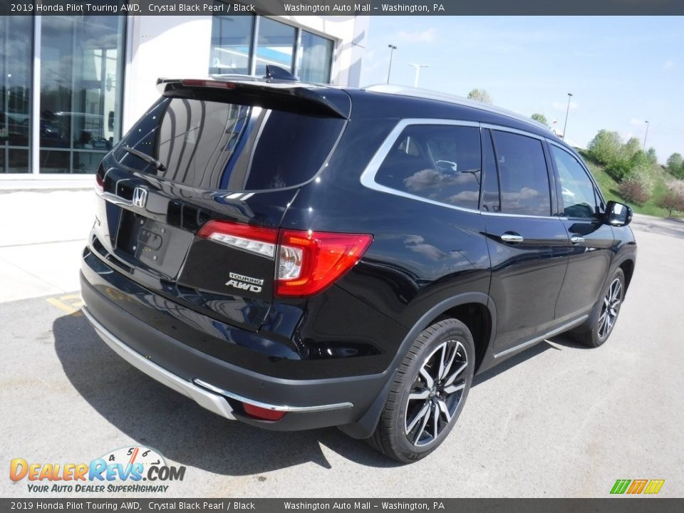 2019 Honda Pilot Touring AWD Crystal Black Pearl / Black Photo #10