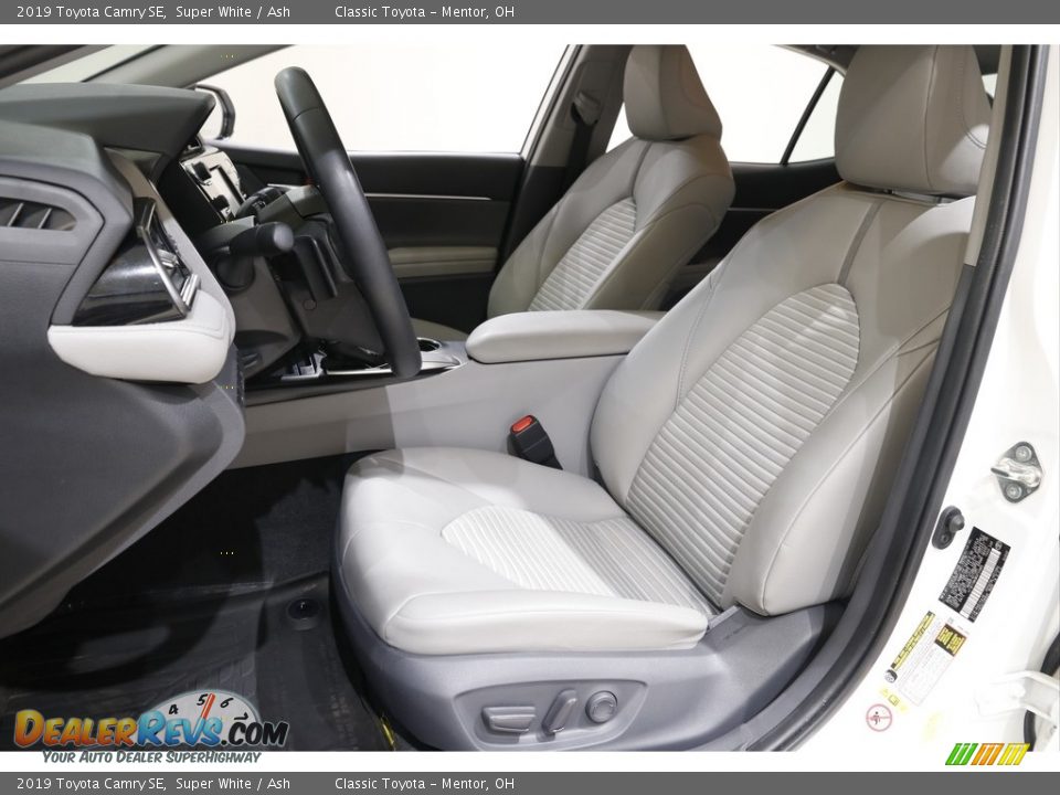 2019 Toyota Camry SE Super White / Ash Photo #5