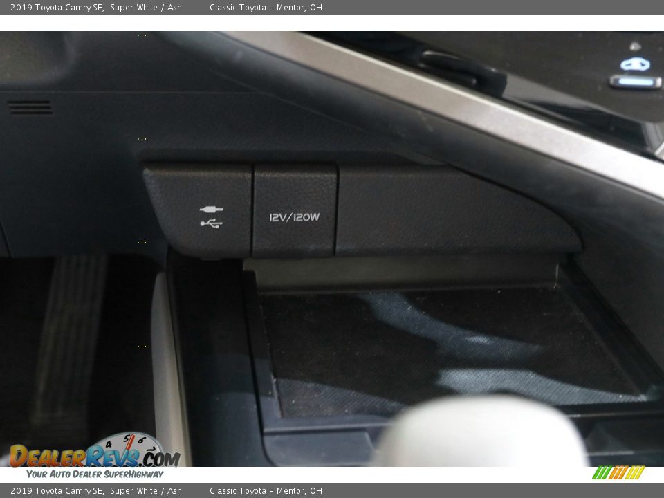 2019 Toyota Camry SE Super White / Ash Photo #11