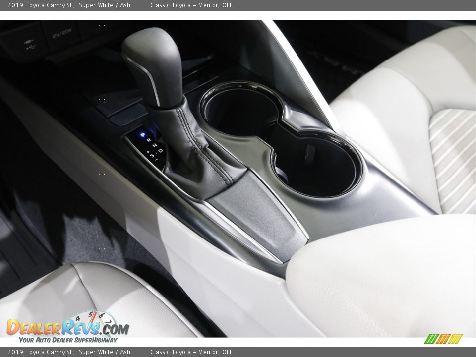 2019 Toyota Camry SE Super White / Ash Photo #12