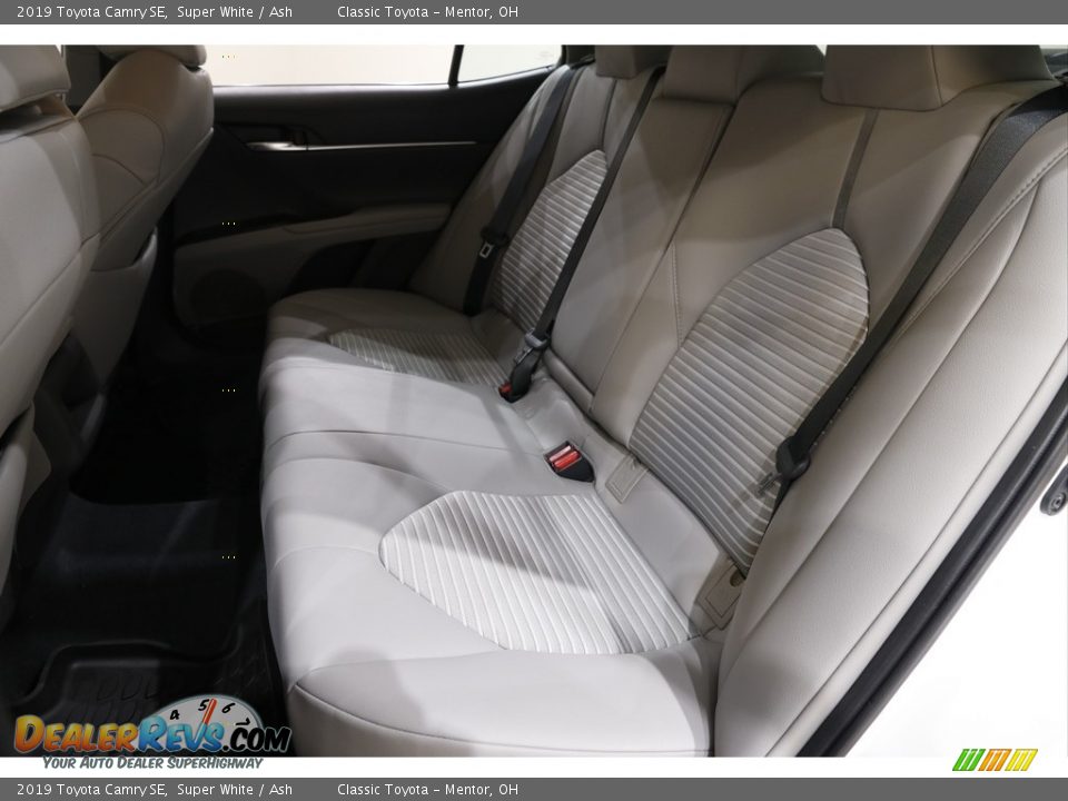 2019 Toyota Camry SE Super White / Ash Photo #15