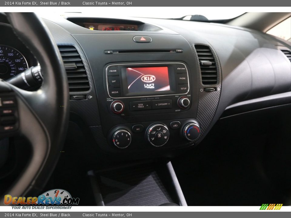 Controls of 2014 Kia Forte EX Photo #9