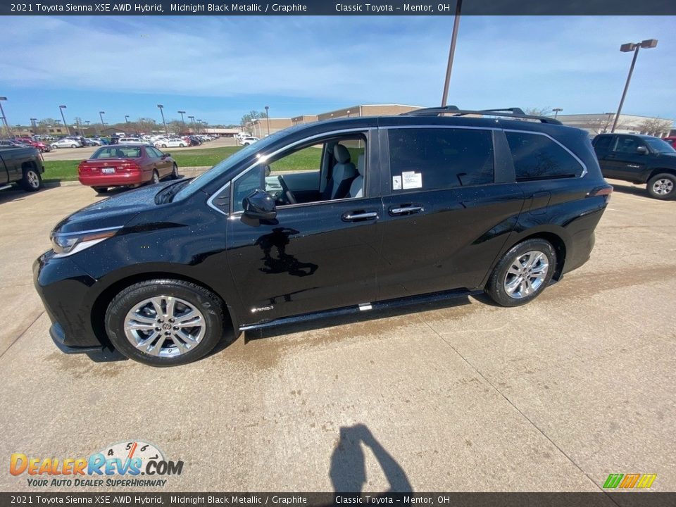 2021 Toyota Sienna XSE AWD Hybrid Midnight Black Metallic / Graphite Photo #1