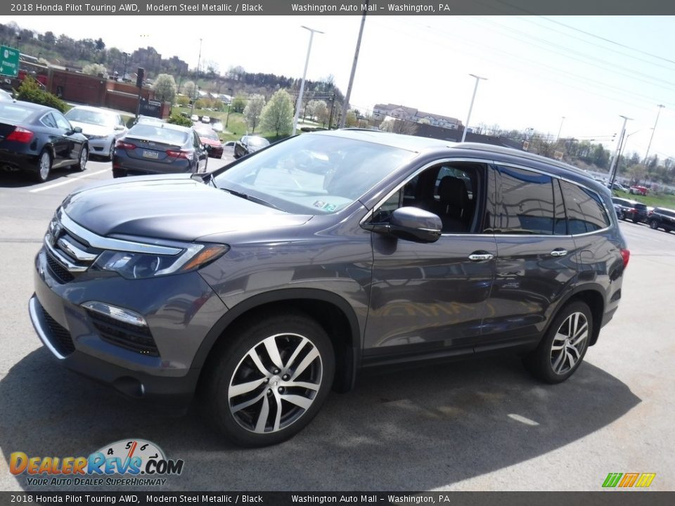 Front 3/4 View of 2018 Honda Pilot Touring AWD Photo #5