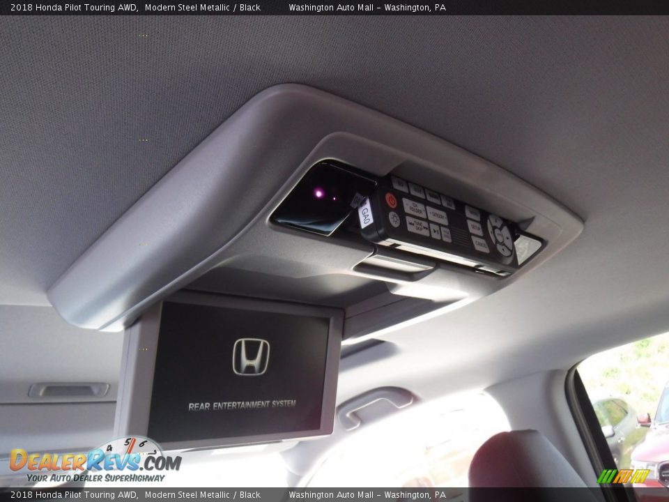 Entertainment System of 2018 Honda Pilot Touring AWD Photo #10