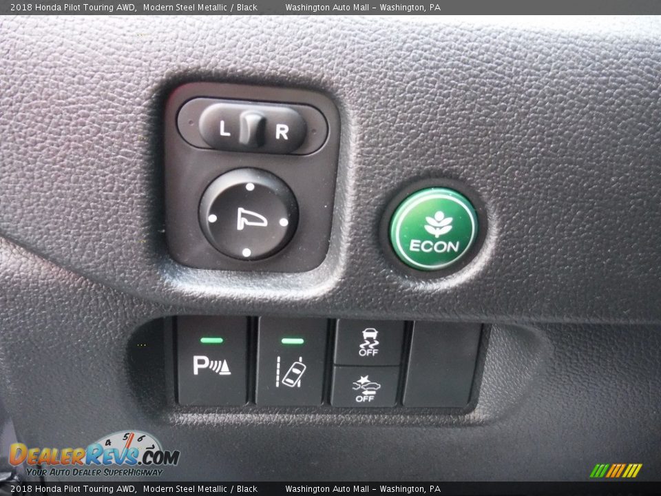 Controls of 2018 Honda Pilot Touring AWD Photo #15