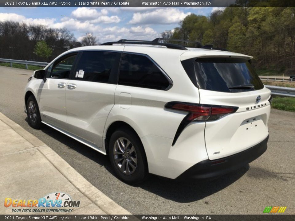 2021 Toyota Sienna XLE AWD Hybrid Blizzard White Pearl / Graphite Photo #2