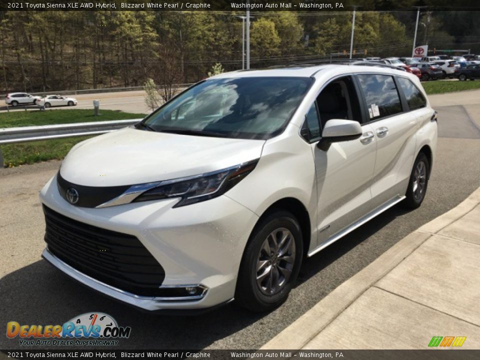 2021 Toyota Sienna XLE AWD Hybrid Blizzard White Pearl / Graphite Photo #13