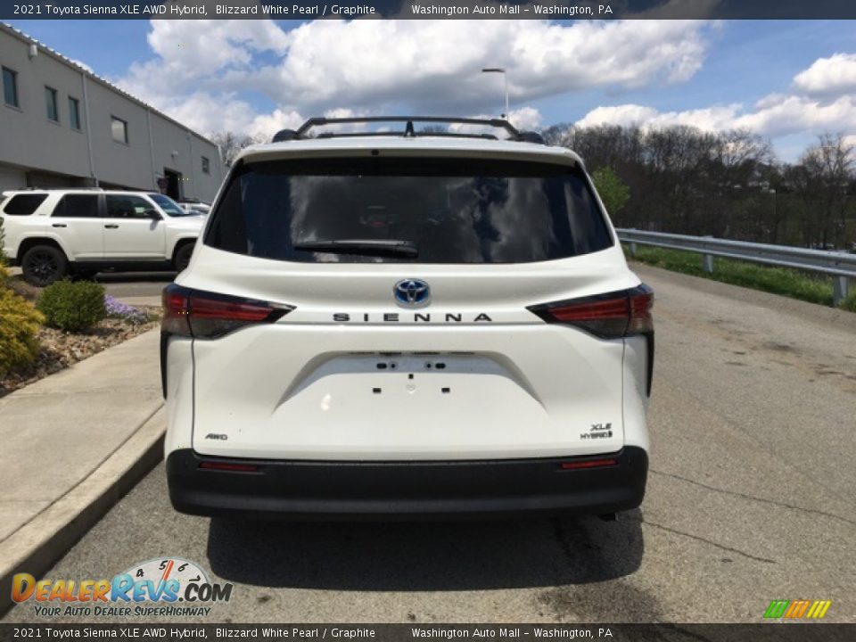 2021 Toyota Sienna XLE AWD Hybrid Blizzard White Pearl / Graphite Photo #14