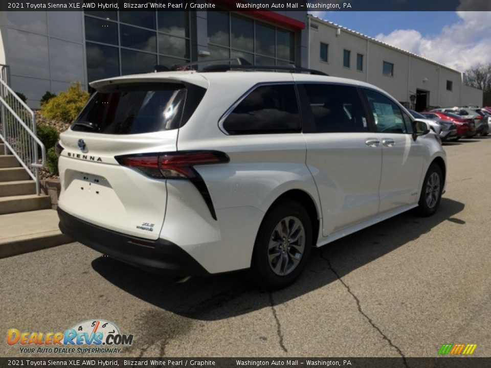 2021 Toyota Sienna XLE AWD Hybrid Blizzard White Pearl / Graphite Photo #15