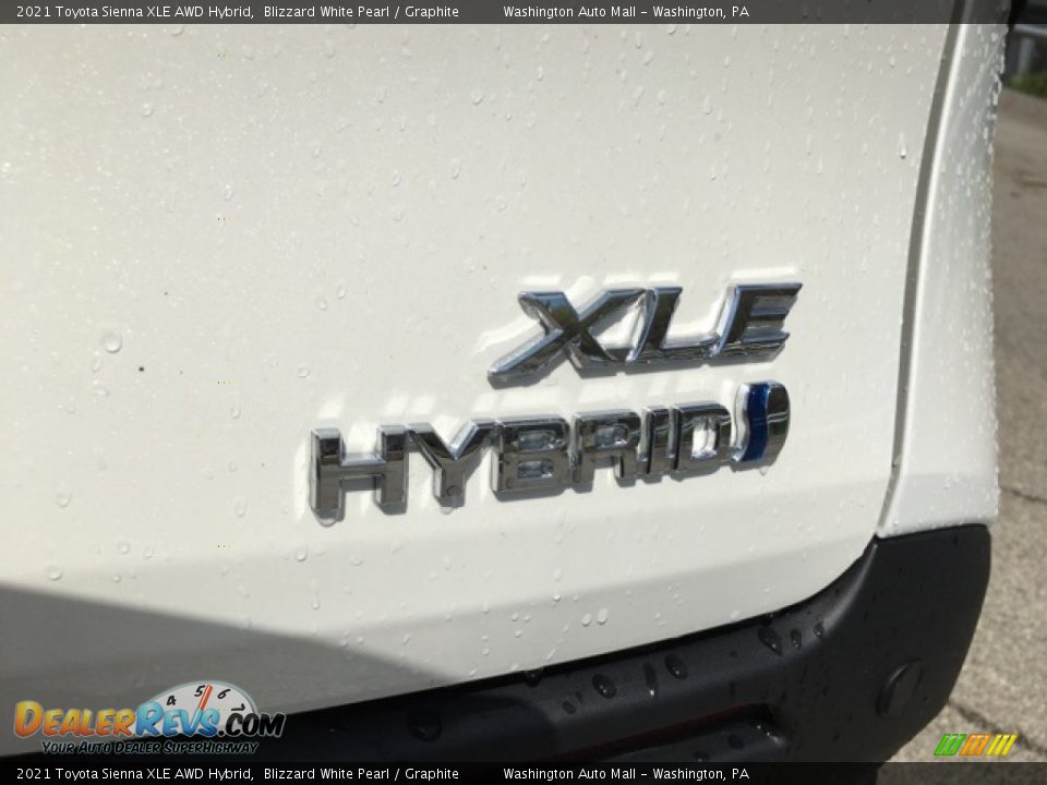 2021 Toyota Sienna XLE AWD Hybrid Blizzard White Pearl / Graphite Photo #21
