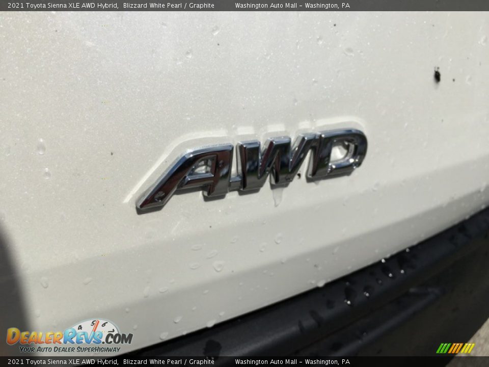 2021 Toyota Sienna XLE AWD Hybrid Blizzard White Pearl / Graphite Photo #22