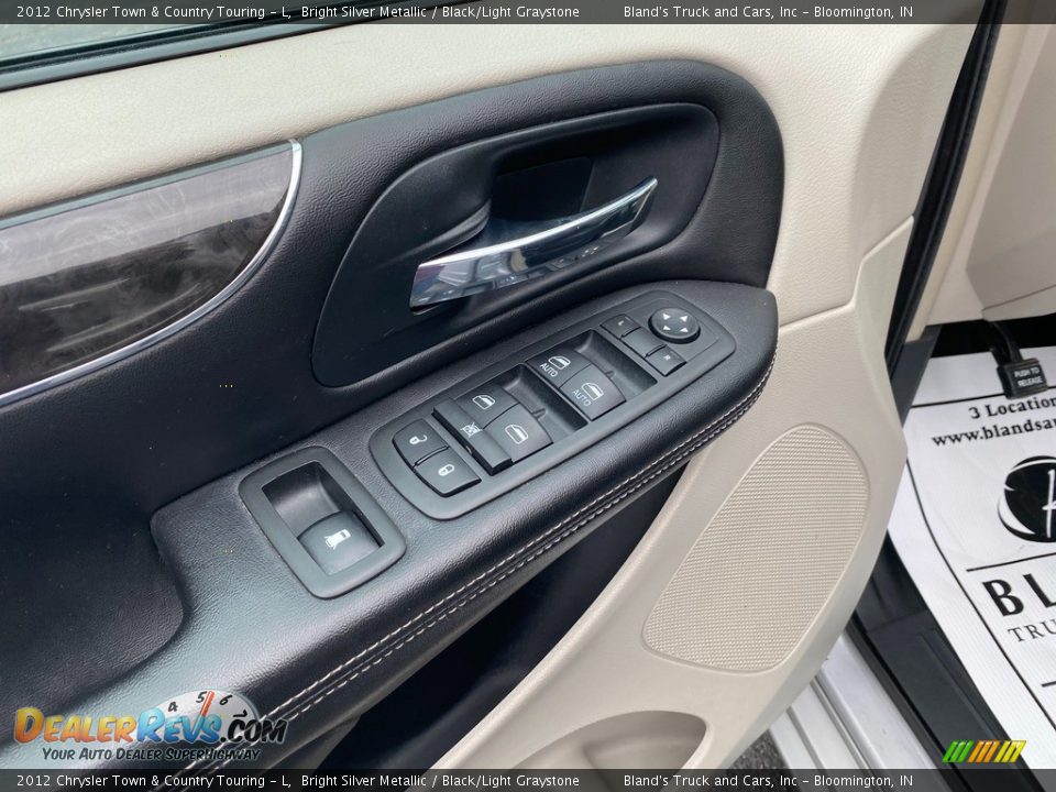 2012 Chrysler Town & Country Touring - L Bright Silver Metallic / Black/Light Graystone Photo #13