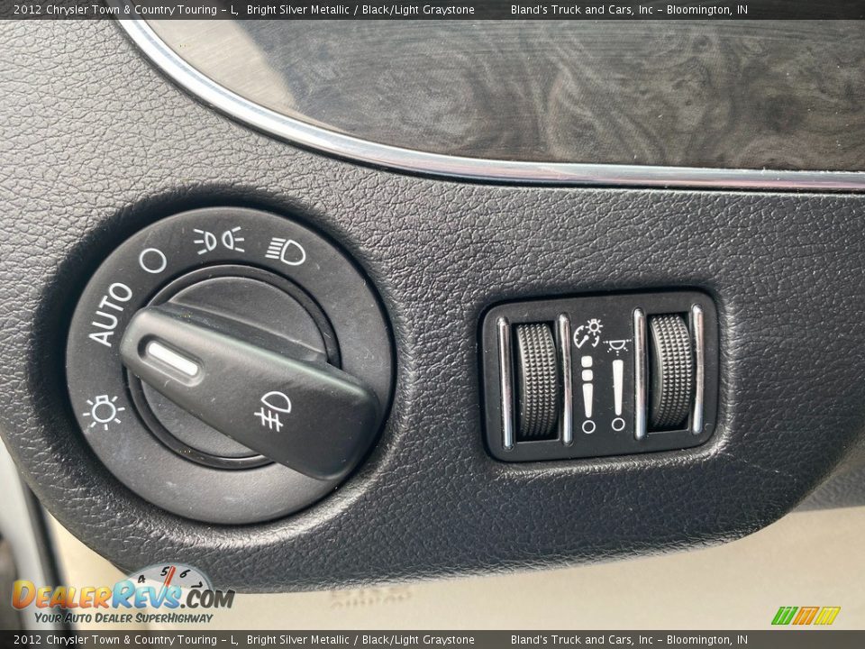 2012 Chrysler Town & Country Touring - L Bright Silver Metallic / Black/Light Graystone Photo #23