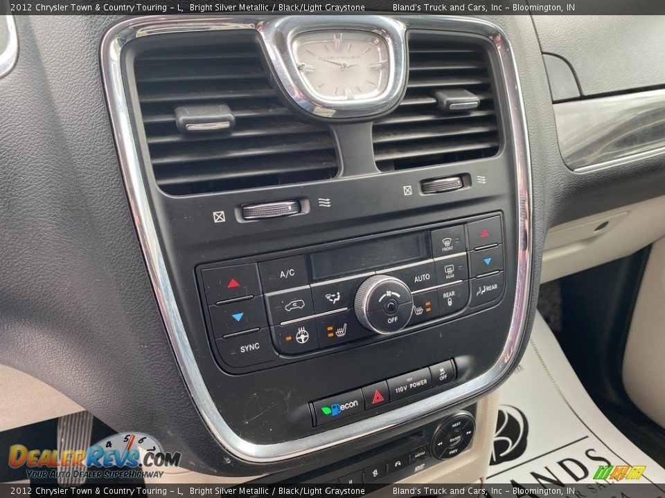 2012 Chrysler Town & Country Touring - L Bright Silver Metallic / Black/Light Graystone Photo #33