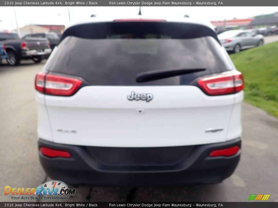 2016 Jeep Cherokee Latitude 4x4 Bright White / Black Photo #4