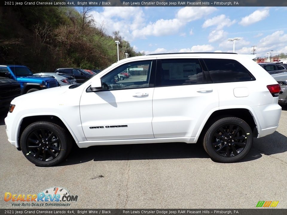 2021 Jeep Grand Cherokee Laredo 4x4 Bright White / Black Photo #2