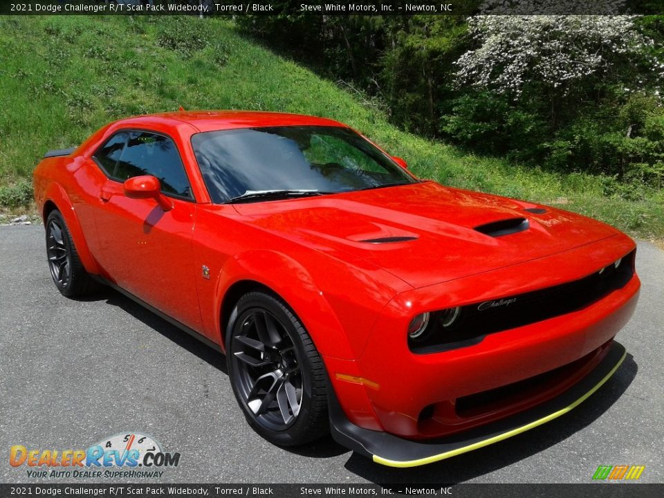 Front 3/4 View of 2021 Dodge Challenger R/T Scat Pack Widebody Photo #5
