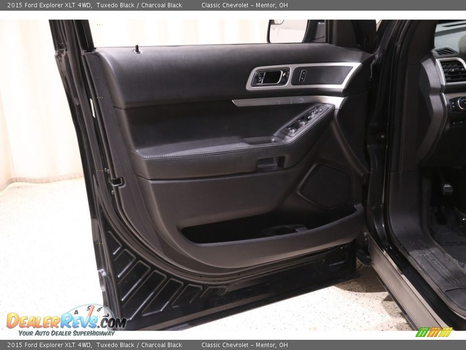 2015 Ford Explorer XLT 4WD Tuxedo Black / Charcoal Black Photo #4