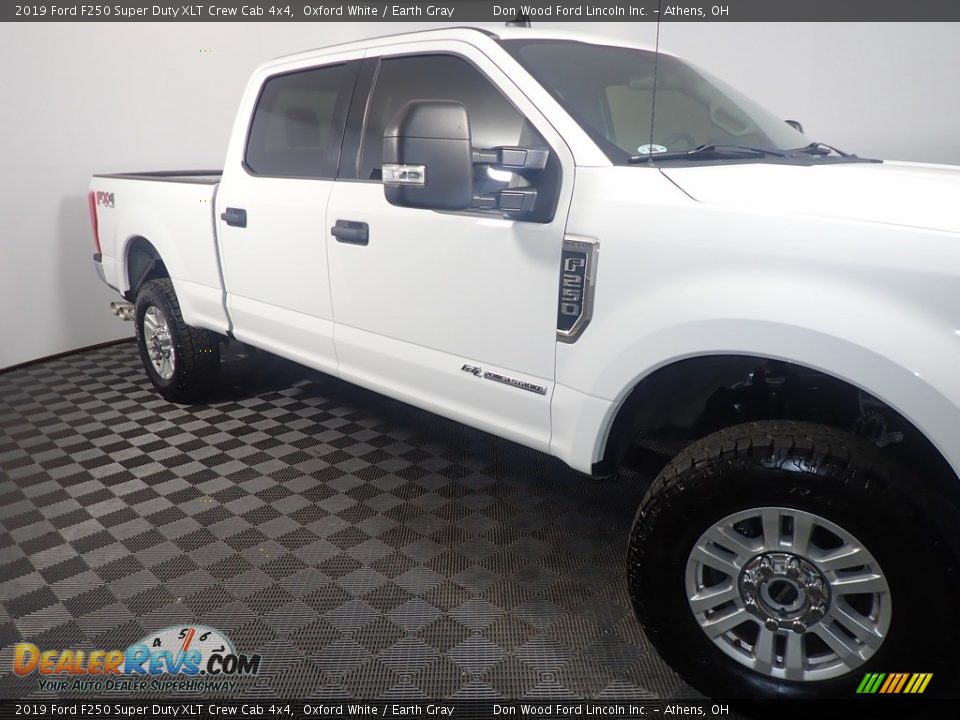 2019 Ford F250 Super Duty XLT Crew Cab 4x4 Oxford White / Earth Gray Photo #4