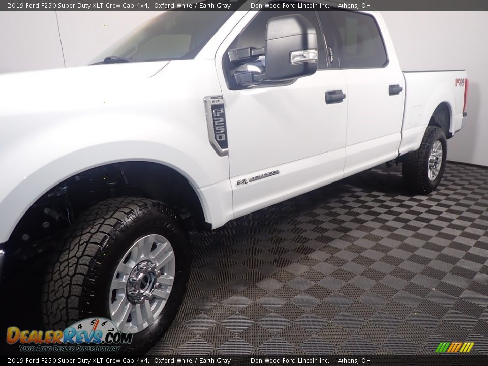 2019 Ford F250 Super Duty XLT Crew Cab 4x4 Oxford White / Earth Gray Photo #10